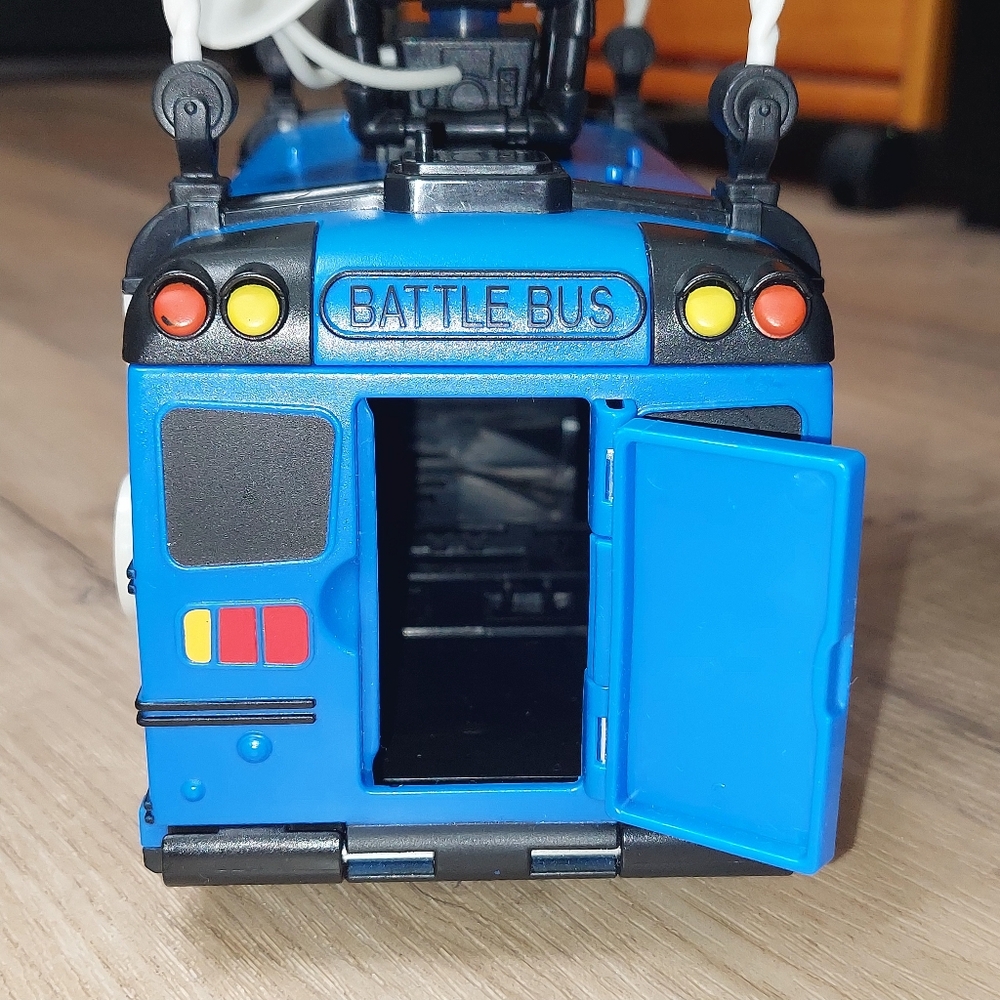 🚌 Fortnite Battle Bus Deluxe Vehicle.
